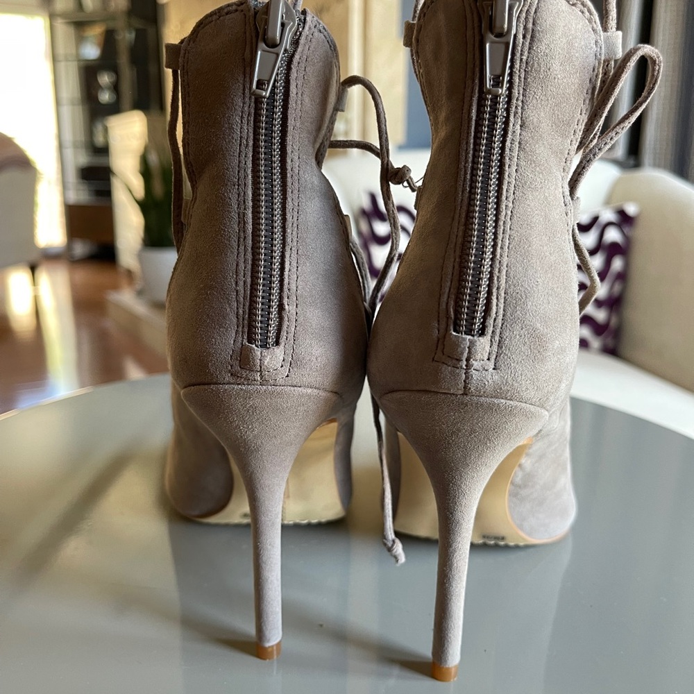 Heels - Picture 3 of 4